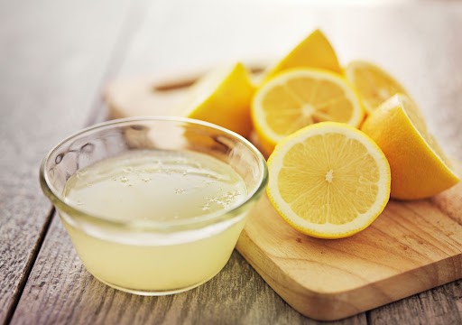 The high concentration of Vitamin C in lemon juice can help you bleach your hair
