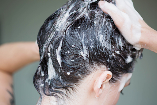 Leaving the shampoo in your hair may damage it, such as causing dandruff. 
