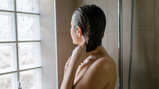 There are many ways you can use to make sure your hair is completely out of the shampoo. 